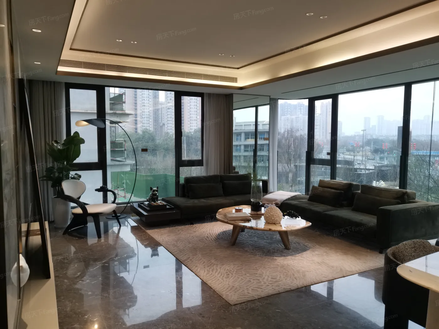 新希望天府锦麟壹品4室1厅2卫东南朝向3500.00元/月出租