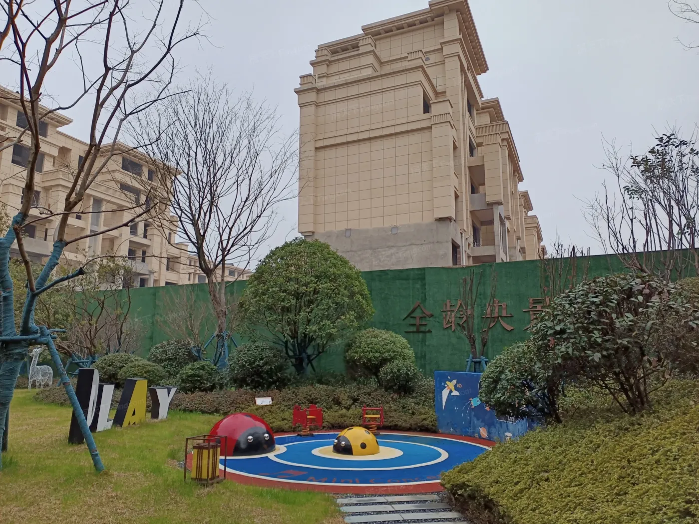 城发恒伟·北城首府4室2厅2卫南北朝向2400.00元/月出租