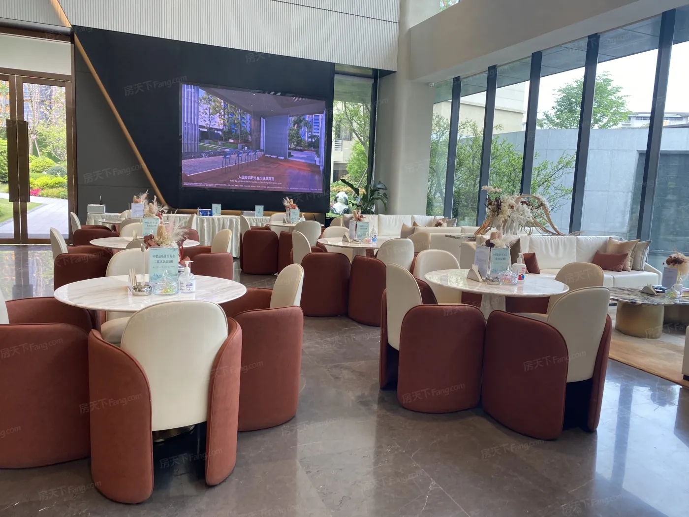 中梁御璟台3室2厅2卫南朝向2200.00元/月出租