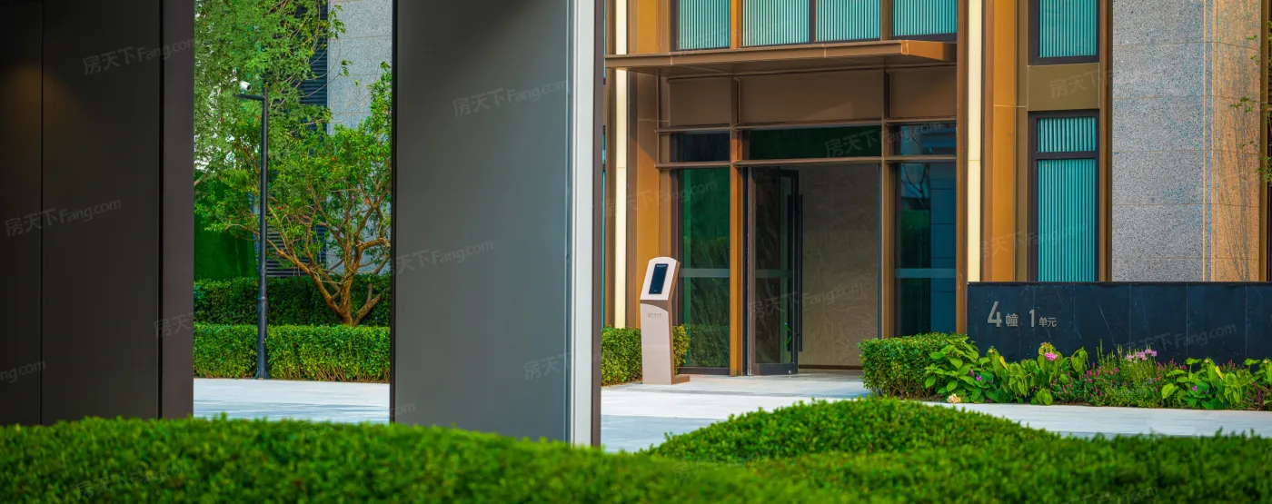 保利绿城·和锦诚园4室2厅2卫南北朝向8000.00元/月出租