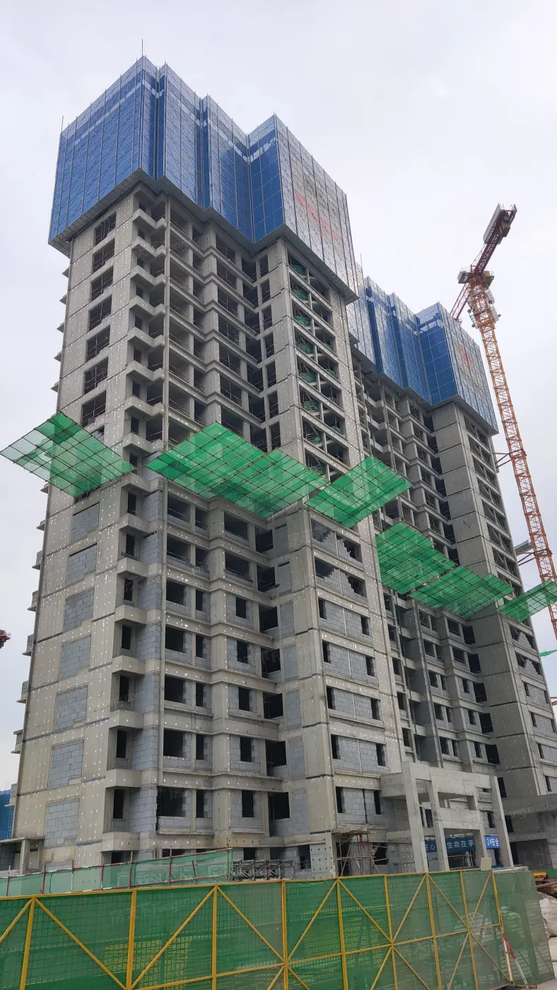绿都中梁·河风雅叙4室2厅2卫南朝向2800.00元/月出租