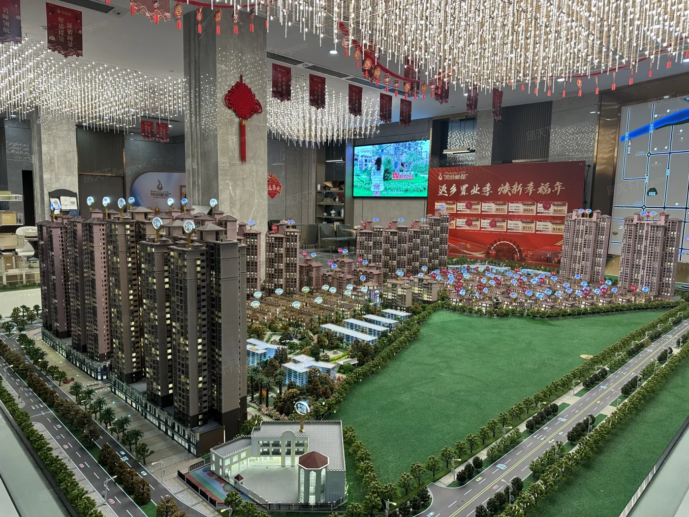 凤城郦都3室2厅1卫南朝向1800.00元/月出租