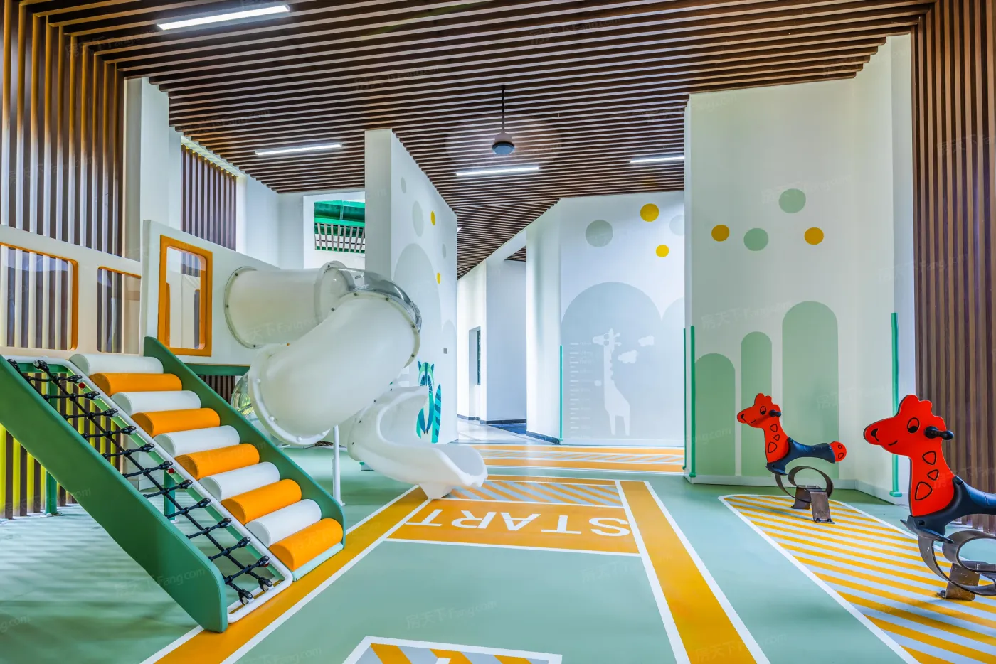 中建壹品湖北文旅·东湖学府4室2厅2卫西南朝向2600.00元/月出租