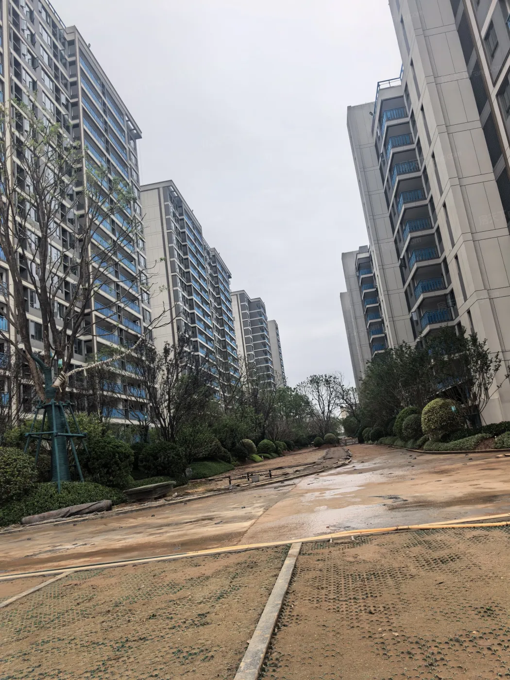 中海阅山府4室2厅2卫南北朝向3500.00元/月出租