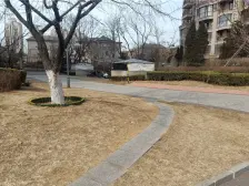 精装修 拎包就住 大花园 小区位置哦好