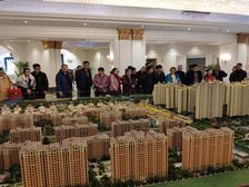 意墅别墅边户,带大院子,每层都有大露台,房东急售