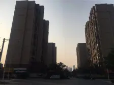 绿地悦城F区 大平层 户型方正 视野开阔 出入方便