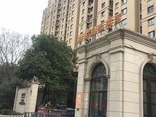 橡树湾精装修拎包入住朝南采光很好楼层也不错