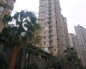 幸福时光三期南北通透,采光好装修好,环镜优美周边匹套完善,,出行方便