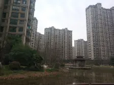 精装修带家具家电,阳光充足,配套好出行方便。