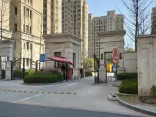 国际社区,三房两卫,精装修,带地暖,带个产权车位