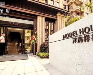 龙湖天街旁央企华润开发四开间朝南7F真洋房