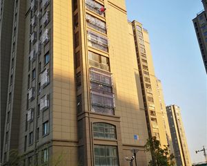 中创东,通透户型,毛坯,全天采光,诚心出售。