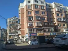 此房南北通透,所在社区生活便利,四居室