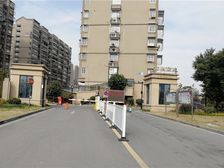 公园南苑,大平层的,户型方正,交通方便首排采光好,