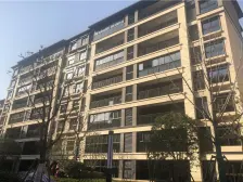 万科物业,品质社区,精装四房,中间楼层采光无忧。