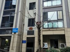 99号公馆清水房可以自由装修中间楼层采光好