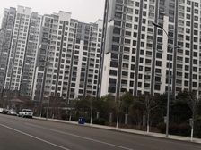 前面无遮挡,可看整个北湖景区,通透户型精致装修。