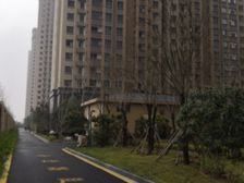 南风花园三室精装房,配套设施齐全,交通便利