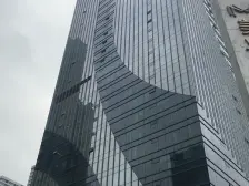 万达广场单边位,房子安静, 配套好,诚心出售