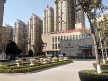 房子是满五唯一。简单装修。拎包入住。适合单身居住。