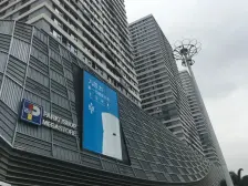 万达广场单边位,房子安静, 配套好,诚心出售