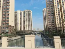 此房是经典的飞机户型,二梯二户楼层好适合一家人居住