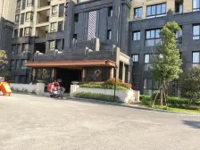 2016年次新房,精装三房二厅,位置佳视野开阔,有车位