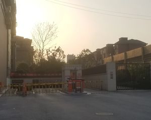 看湖景,清水毛坯,小区好位置,好楼层