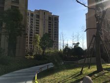户型正气且南北通透,带产权车位