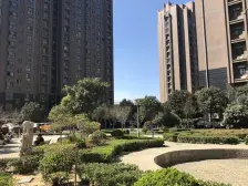 万达旁七号线地铁口,70年小户型,满五年