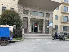 客厅带阳台,精装修,得房率高,近地铁,交通便利,新式里弄,大开间,产证在手