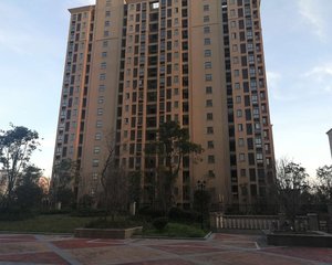 此房手续齐全,格局好,采光好,无遮挡,出行方便