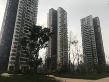 合能珍宝琥珀3期3室2厅西