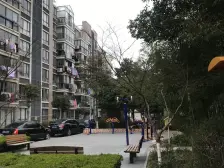 满五年大三房 中楼层,空间开阔 一梯两户 空置