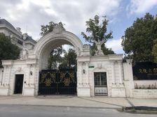 环境优美,客厅朝南,主卧朝南,小区中心位置