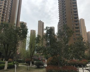 冠徽苑三房朝南精装修中间楼层诚心卖