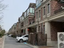双层地下室,有室内电梯,使用面积350平,看房方便