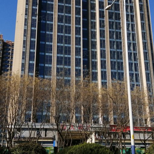 恒大睿城3室2厅2卫南北朝向2300.00元/月出租