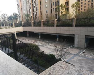 此房手续齐全,格局好,采光好,无遮挡,出行方便