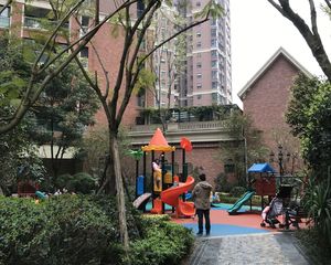 中德英伦世邦K区 3室2厅 南