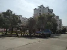 交通便利,一梯两户,主卧朝南,得房率高,南北通透,房型正气,顶楼房,精装修
