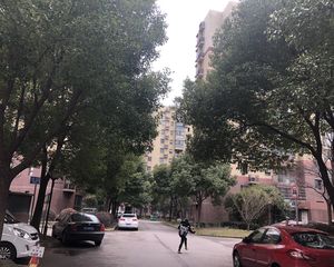 次新小区,南北通户型,楼层采光好。