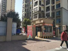 马路地铁口拎包入住精装三房,配套好诚意出售