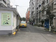 大三房两卫,户型好,周边配套齐全,看房方便