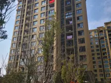 业主诚意出售,中间楼层,南北向,视野好,带大露台!