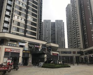 合能珍宝琥珀3期3室2厅西北