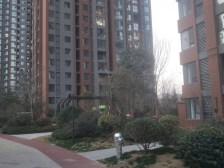 南三环地铁口,次新小区,改善四房,精装修,诚心出售