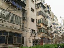 业主自住不用动装修挨着雕塑公园公摊低采光好