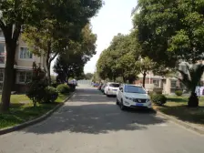 交通便利,一梯两户,主卧朝南,得房率高,南北通透,房型正气,顶楼房,精装修